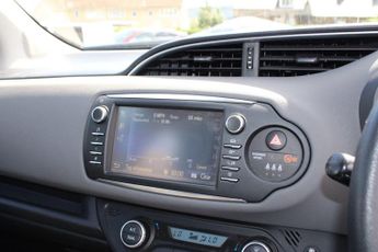 Toyota Yaris 1.5 VVT-h Icon Tech E-CVT Euro 6 (s/s) 5dr