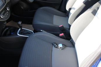 Toyota Yaris 1.5 VVT-h Icon Tech E-CVT Euro 6 (s/s) 5dr