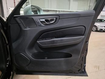 Volvo XC60 2.0h T8 Twin Engine 10.4kWh R-Design Pro Auto AWD Euro 6 (s/s) 5