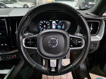 Volvo XC60 2.0h T8 Twin Engine 10.4kWh R-Design Pro Auto AWD Euro 6 (s/s) 5