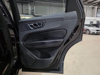 Volvo XC60 2.0h T8 Twin Engine 10.4kWh R-Design Pro Auto AWD Euro 6 (s/s) 5