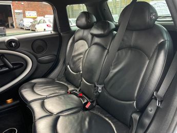 MINI Countryman 2.0 Cooper D Business Edition SUV 5dr Diesel Auto Euro 6 (112 ps