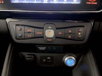 Nissan Leaf 40kWh Acenta Hatchback 5dr Electric Auto (150 ps)