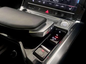Audi e-tron 55 SUV 5dr Electric Auto quattro 95kWh (408 ps)