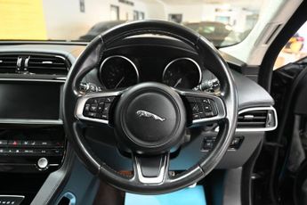 JAGUAR F-PACE 2.0 D180 Prestige SUV 5dr Diesel Auto AWD Euro 6 (s/s) (180 ps) 