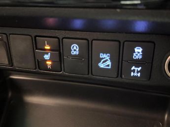 Toyota Hilux 2.8 D-4D Invincible X Auto 4WD Euro 6 (s/s) 4dr