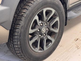 Toyota Hilux 2.8 D-4D Invincible X Auto 4WD Euro 6 (s/s) 4dr
