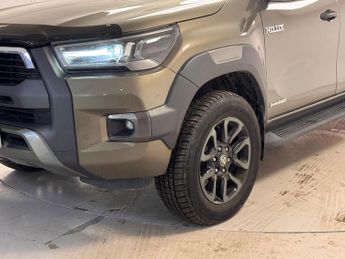 Toyota Hilux 2.8 D-4D Invincible X Auto 4WD Euro 6 (s/s) 4dr