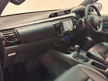 Toyota Hilux 2.8 D-4D Invincible X Auto 4WD Euro 6 (s/s) 4dr