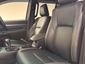 Toyota Hilux 2.8 D-4D Invincible X Auto 4WD Euro 6 (s/s) 4dr
