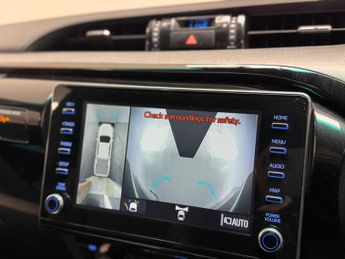 Toyota Hilux 2.8 D-4D Invincible X Auto 4WD Euro 6 (s/s) 4dr