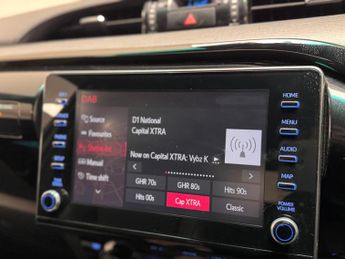 Toyota Hilux 2.8 D-4D Invincible X Auto 4WD Euro 6 (s/s) 4dr