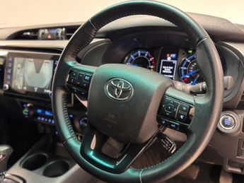 Toyota Hilux 2.8 D-4D Invincible X Auto 4WD Euro 6 (s/s) 4dr