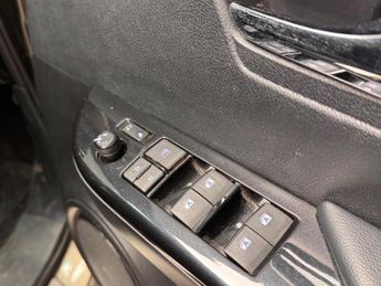 Toyota Hilux 2.8 D-4D Invincible X Auto 4WD Euro 6 (s/s) 4dr