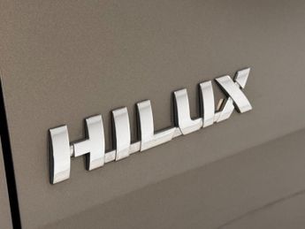 Toyota Hilux 2.8 D-4D Invincible X Auto 4WD Euro 6 (s/s) 4dr