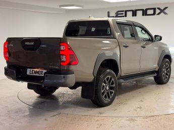 Toyota Hilux 2.8 D-4D Invincible X Auto 4WD Euro 6 (s/s) 4dr