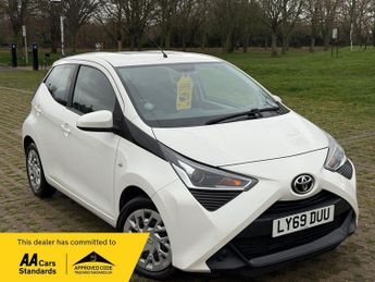 Toyota AYGO 1.0 VVT-i x-play Hatchback 5dr Petrol x-shift Euro 6 (71 ps)