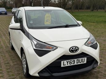 Toyota AYGO 1.0 VVT-i x-play Hatchback 5dr Petrol x-shift Euro 6 (71 ps)