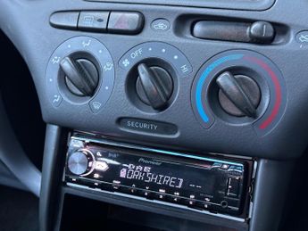 Toyota Yaris 1.0 VVT-i 16v GLS 3dr