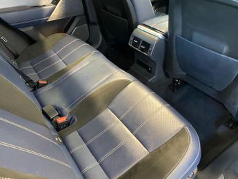 Land Rover Range Rover Velar 2.0 D240 R-Dynamic SE Auto 4WD Euro 6 (s/s) 5dr