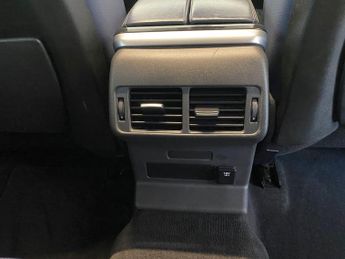 Land Rover Range Rover Velar 2.0 D240 R-Dynamic SE Auto 4WD Euro 6 (s/s) 5dr