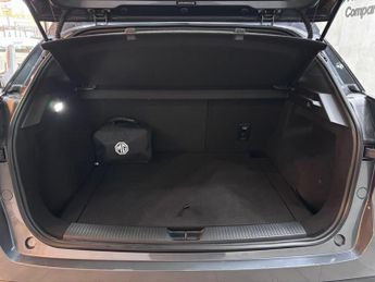 MG MG4 64kWh Trophy Long Range Auto 5dr