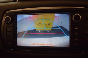 Toyota Yaris 1.5 VVT-h Excel E-CVT Euro 6 5dr (15in Alloy)