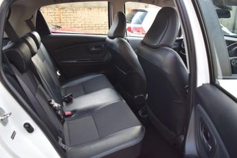 Toyota Yaris 1.5 VVT-h Excel E-CVT Euro 6 5dr (15in Alloy)