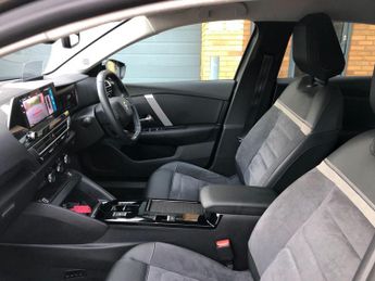 Citroen e-C4 X 50kWh e-series Fastback Auto 4dr (7.4kW Charger)