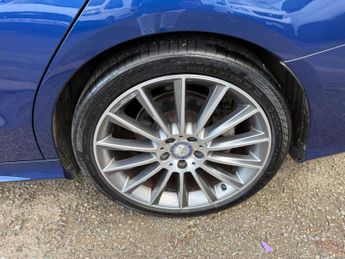 Mercedes-Benz C Class 2.1 C220d AMG Line (Premium) 7G-Tronic+ Euro 6 (s/s) 4dr