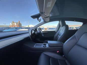 Tesla Model Y LONG RANGE AWD