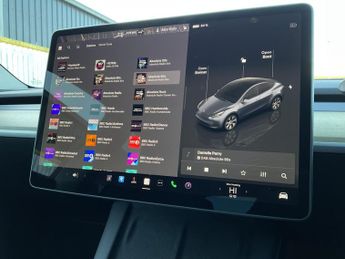 Tesla Model Y LONG RANGE AWD