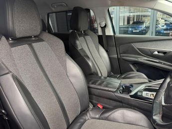 PEUGEOT 5008 1.2 PureTech Allure SUV 5dr Petrol EAT Euro 6 (s/s) (130 ps) **F