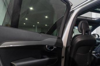 Volvo XC90 2.0 B6 MHEV R-Design Auto 4WD Euro 6 (s/s) 5dr