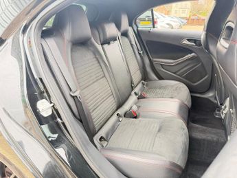 Mercedes-Benz A Class 1.5 A180d AMG Line (Premium) 7G-DCT Euro 6 (s/s) 5dr