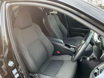 Toyota C-HR 1.8 VVT-h Design SUV 5dr Petrol Hybrid CVT Euro 6 (s/s) (122 ps)