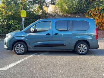 Vauxhall Combo Life Electric 52kWh Ultimate XL MPV 5dr Electric Auto (7.4kW Charger) (136 ps)