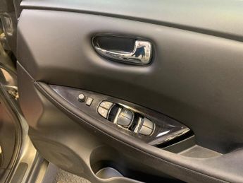 Nissan Leaf 39kWh N-Connecta Auto 5dr