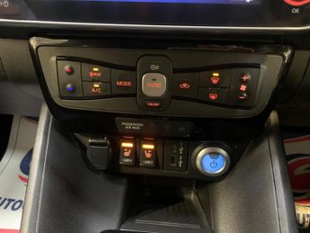 Nissan Leaf 39kWh N-Connecta Auto 5dr