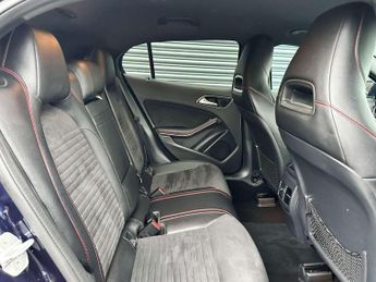 Mercedes-Benz GLA 2.1 GLA 220 D 4Matic AMG Line Executive Auto 4WD 5dr