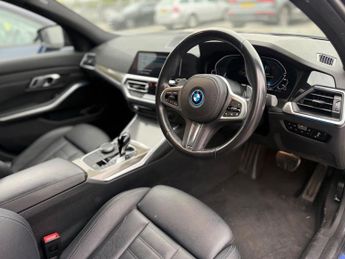 BMW 3 Series 2.0 330e 12kWh M Sport Pro Edition Auto xDrive Euro 6 (s/s) 4dr