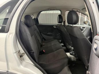 Vauxhall Corsa 1.4i 16v Design 5dr (a/c)