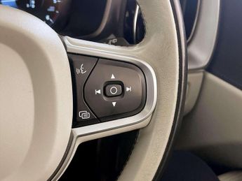 Volvo XC60 2.0 D4 Momentum Pro SUV 5dr Diesel Auto AWD Euro 6 (s/s) (190 ps