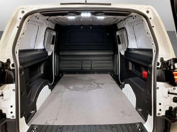 Volkswagen ID. Buzz Cargo Pro 77kWh Commerce Plus Panel Van 5dr Electric Auto (204 ps)