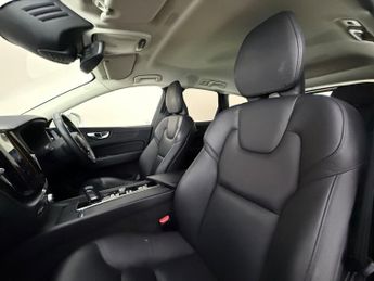 Volvo XC60 2.0 B5 MHEV Momentum Auto Euro 6 (s/s) 5dr