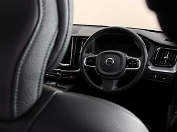 Volvo XC60 2.0 B5 MHEV Momentum Auto Euro 6 (s/s) 5dr