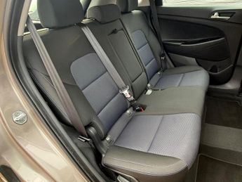 Hyundai TUCSON 2.0 CRDi SE Nav Auto 4WD Euro 6 5dr