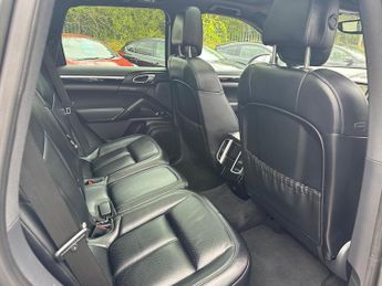 Porsche Cayenne 3.0 TD V6 TiptronicS 4WD Euro 6 (s/s) 5dr