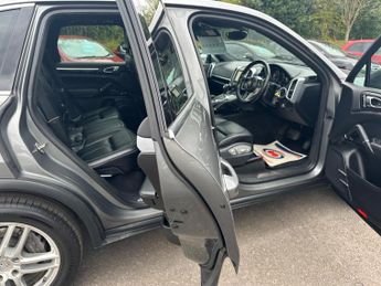 Porsche Cayenne 3.0 TD V6 TiptronicS 4WD Euro 6 (s/s) 5dr