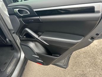 Porsche Cayenne 3.0 TD V6 TiptronicS 4WD Euro 6 (s/s) 5dr